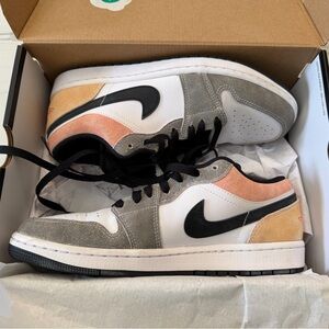 Air Jordan 1 Low SE sneakers - Black/Sundial-Magic Ember